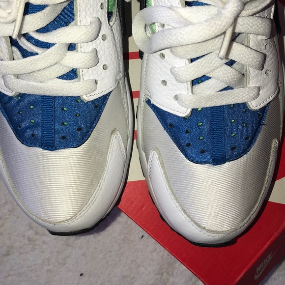 NIKE Air Huarache (Scream Green) Size 8 - Picture 7 of 8
